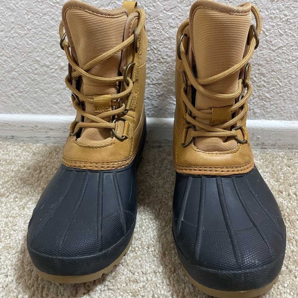 Universal Thread Kids Tan and Black Rain Boots